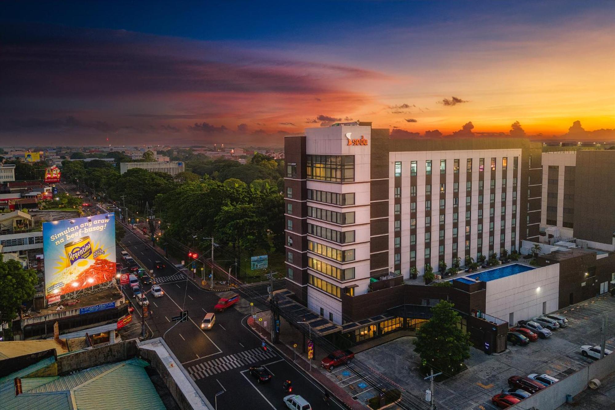 Seda Capitol Central Hotel Bacolod Exteriör bild